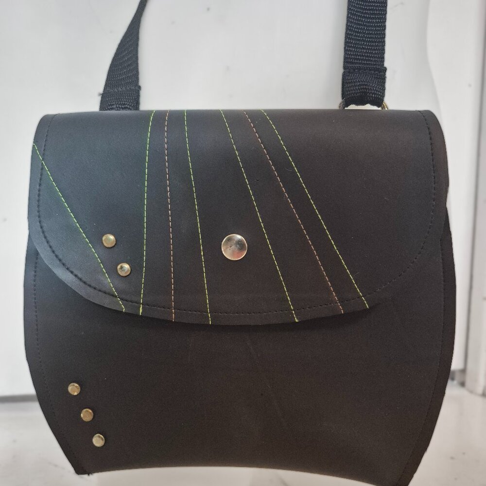 Recycled tired cross bag